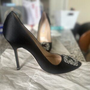 Manolo Blahnik Black Hangisi 115 Black Satin Pumps